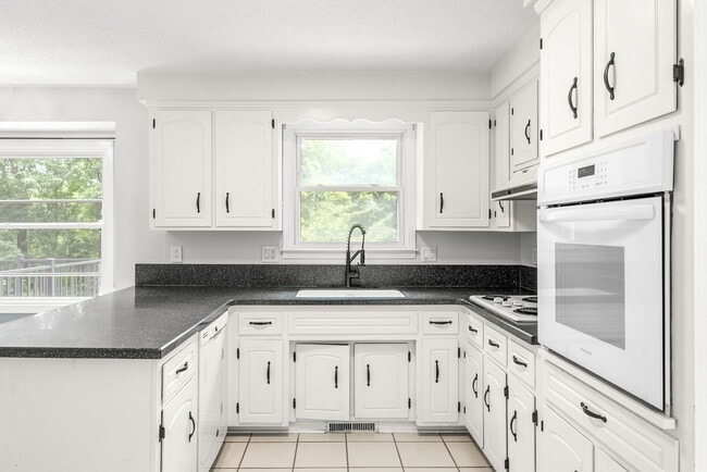 Building Photo - Pet Friendly Three Bedroom with Basement!