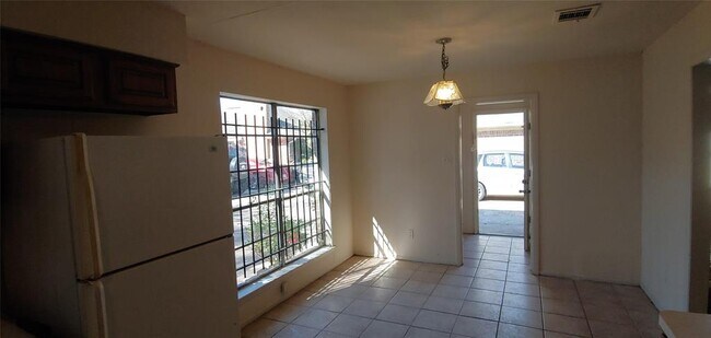 Building Photo - 10822 Lynbrook Dr