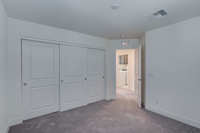Building Photo - Absolutely Amazing Home in the Southwest! Check it out today!