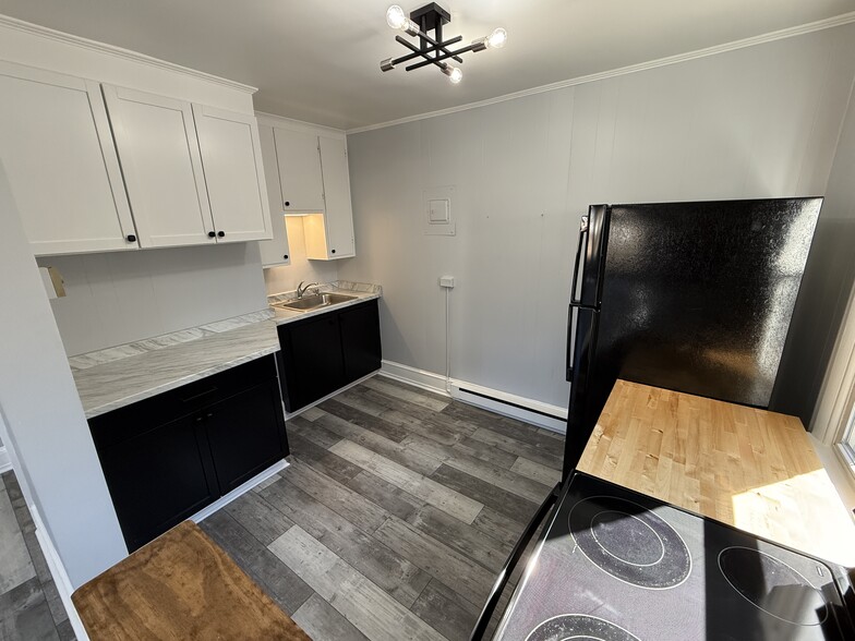 Building Photo - 6921 Urner Ave