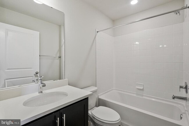 Building Photo - 16640 Green Glade Dr
