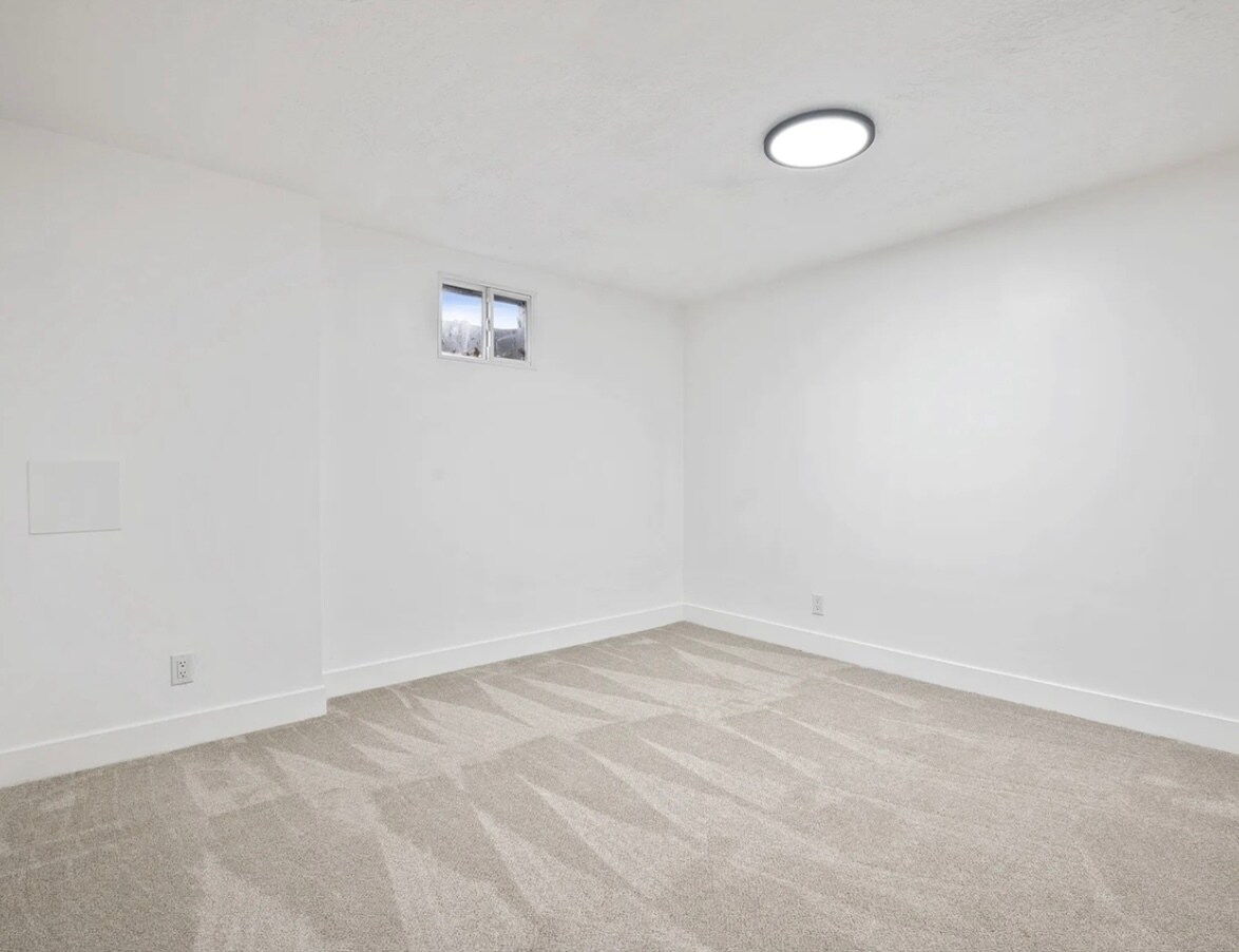 Building Photo - 6369 S Senoma Dr