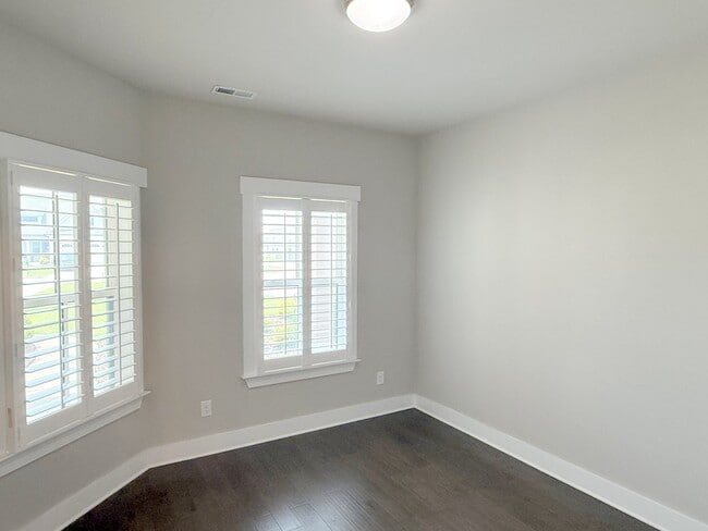 Building Photo - 408 Raleigh Elm Dr