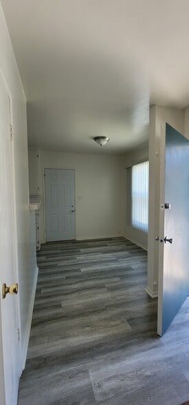 Building Photo - 25610 Oak St