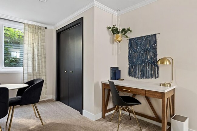 Building Photo - Cozy Furnished 1 Bedroom Basement Apartment – Move-In Ready!