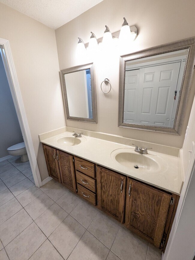 Building Photo - 8909 Colony Ridge Cir