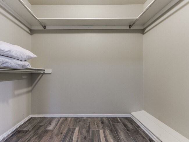 Building Photo - Mid-Term Rental in Glenbrook Addition, Nic...