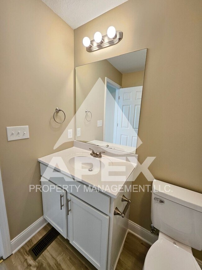 Building Photo - AVALON TOWNHOMES – LIKE NEW - 2 Bd/2.5 Ba Townhome off Topside Road with convenient access to Mar...