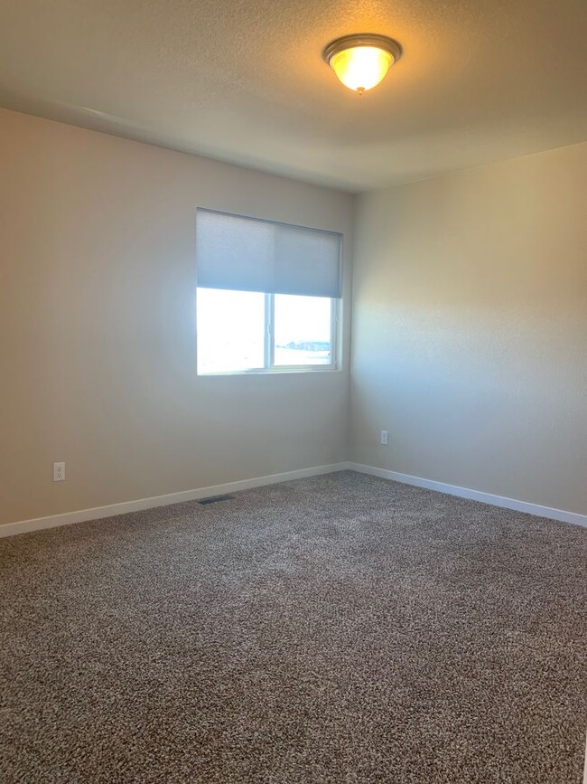 Building Photo - GORGEOUS TWO STORY WITH UNFINISHED BASEMENT