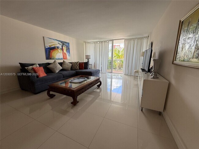 Building Photo - 3140 S Ocean Dr