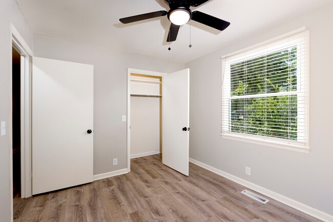 Building Photo - 2502 Sharondale Dr