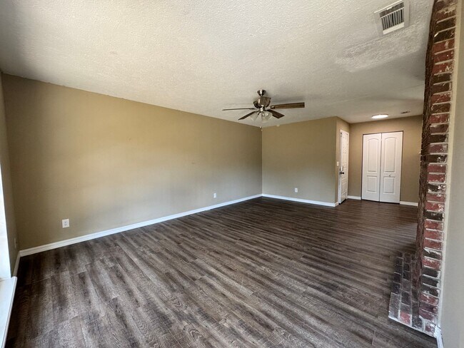 Building Photo - FOR RENT – 2 Bed / 1 Bath Triplex in Citrus Park, Ocala, FL – Available Now!