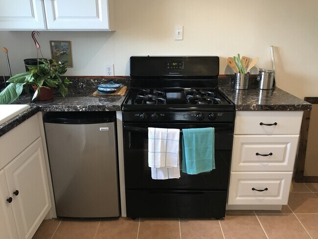 Building Photo - Awesome Furnished Cottage in Point Loma Heights