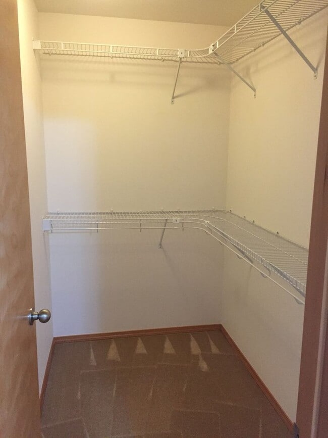 Building Photo - ***PENDING APPLICATION*** Lovely 3 Bedroom...