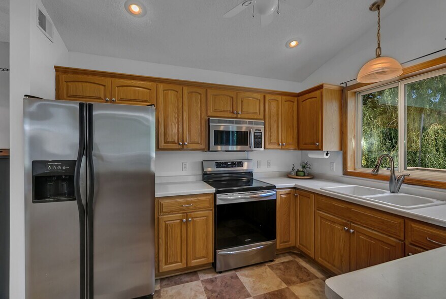 Building Photo - 1419 Hillside Ct