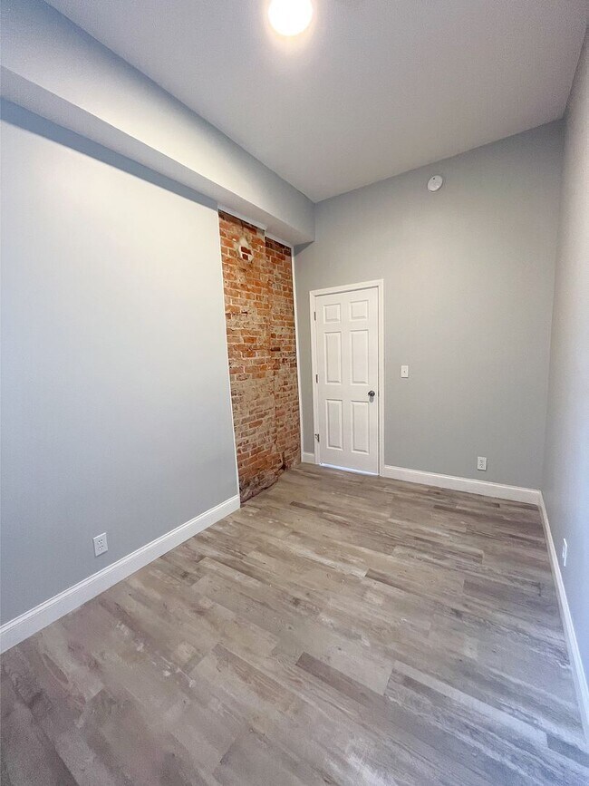 Building Photo - The Carriage House