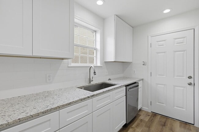 Building Photo - Charming 3BR House in Houston
