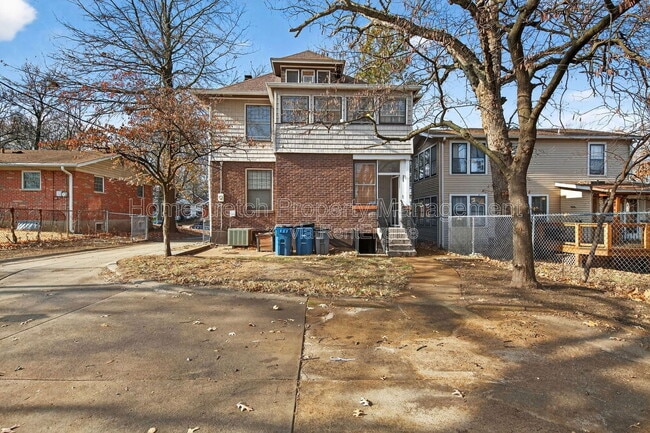 Building Photo - 2424 Oakland Ave