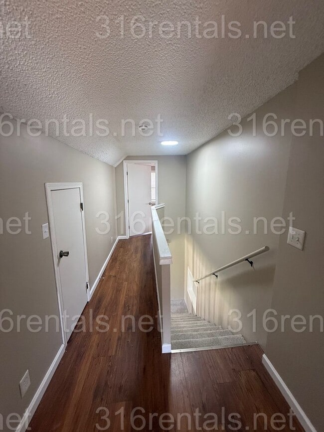 Building Photo - $1445 - 4 bedroom/ 2 bathroom - Single Family Home
