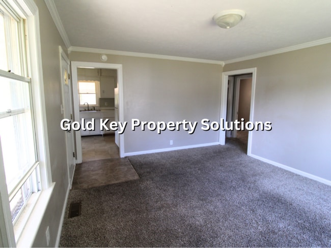 Building Photo - Cute 2 BR 1 BA Meadowbrook House with Cent...
