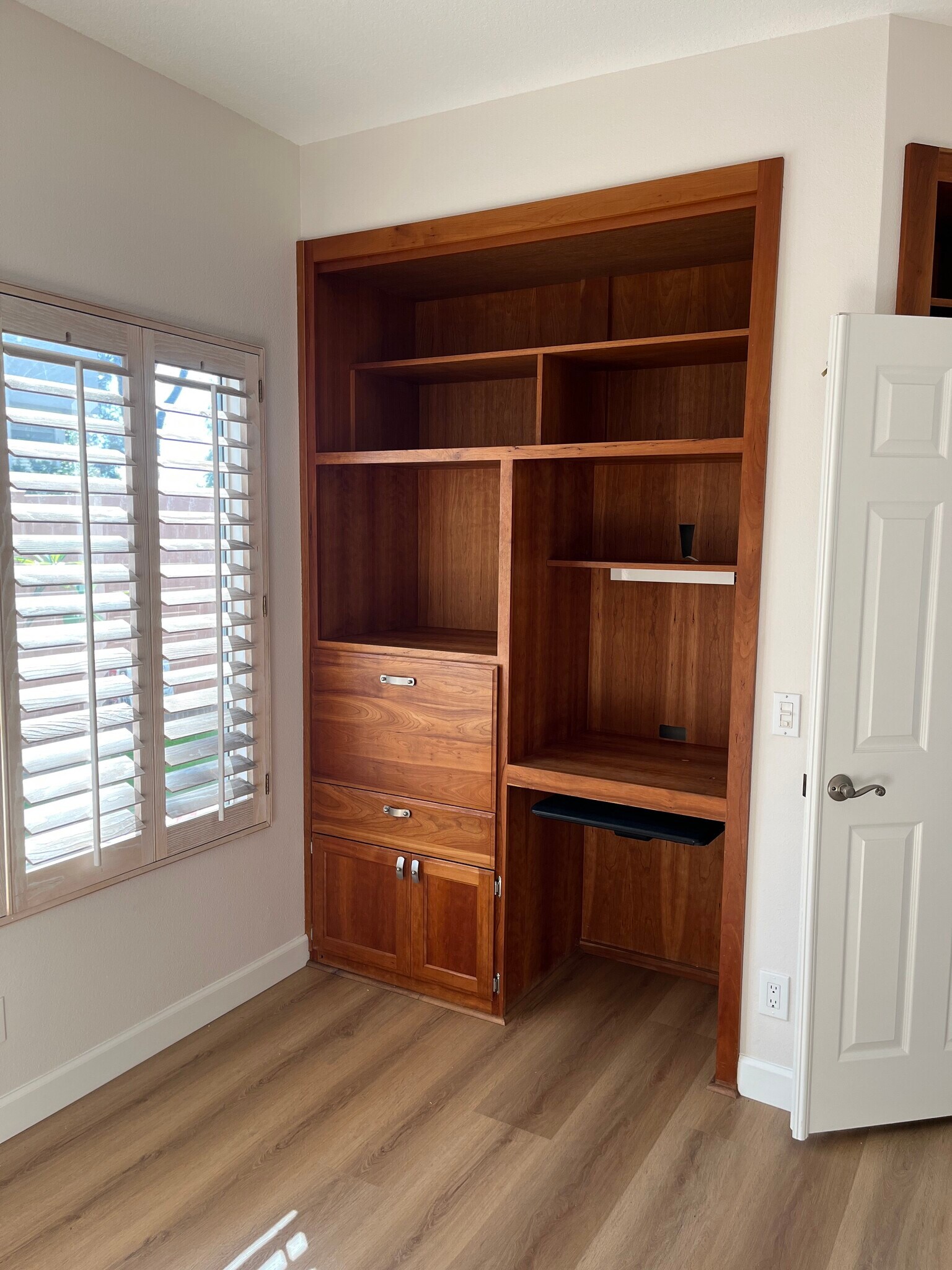 Downstairs bedroom/office computer built inbuilt in - 28277 Via Luis