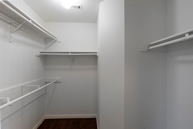 Building Photo - 210 Summerside Ave