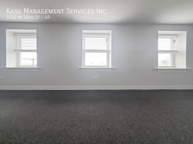 Building Photo - 1112 W 18th St