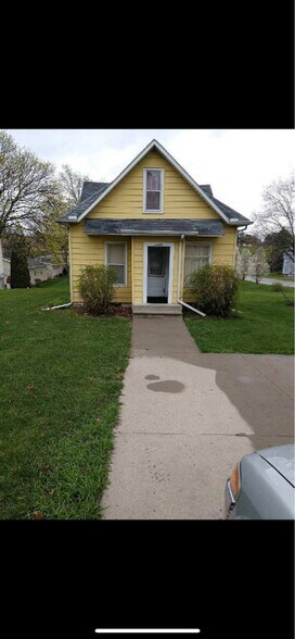 Building Photo - 1206 Elm St