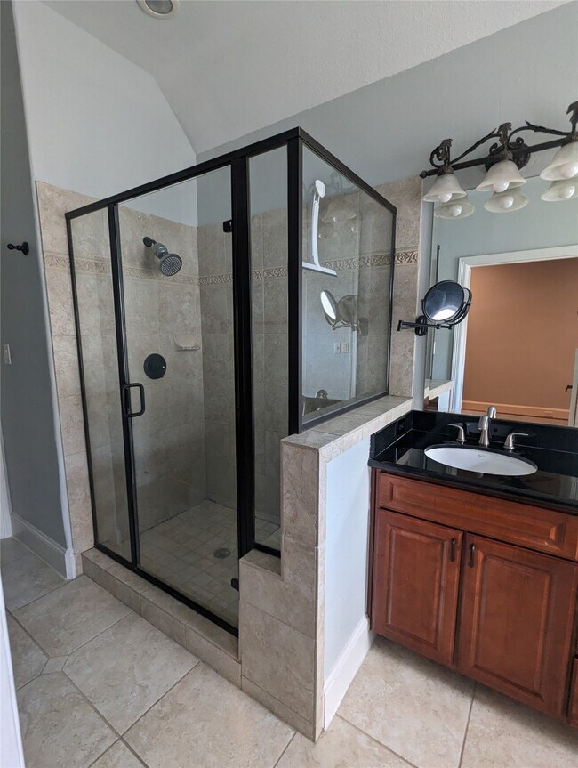 Building Photo - 330 Cage St