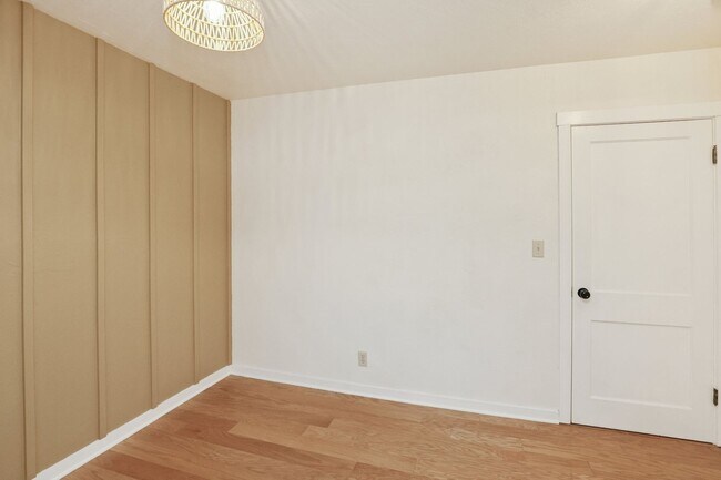 Building Photo - Monroe Four Bedroom on Acreage - Rare Find!