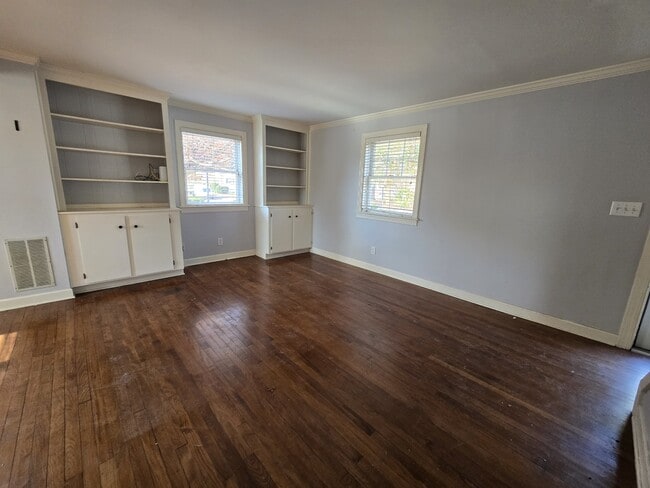 Building Photo - 1000 Nichols Dr