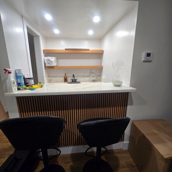 Building Photo - 916 S Sherbourne Dr