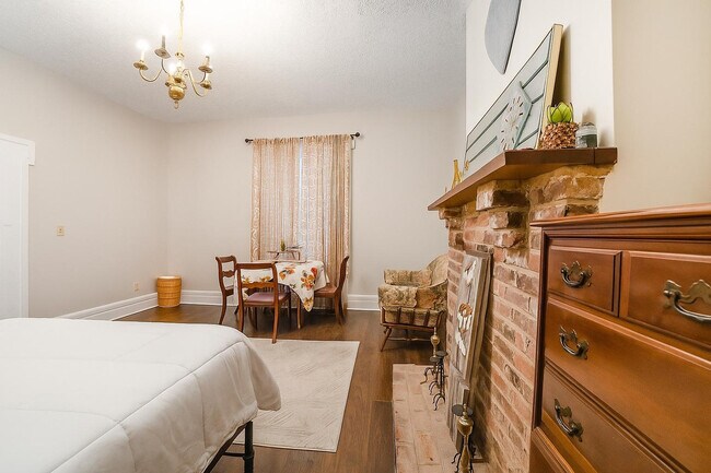 Building Photo - 1022 Wise St