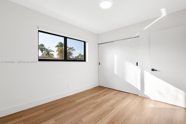 Building Photo - 1201 N 16th Ave