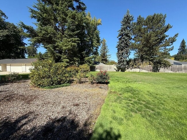 Building Photo - 4135 Rivercrest Dr N