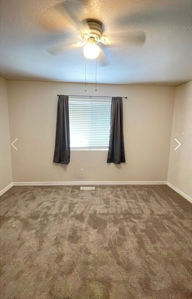 Building Photo - 206 E 820 S