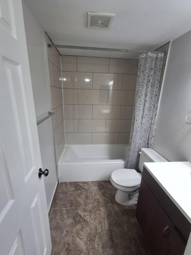 Building Photo - 512 Gardens Dr