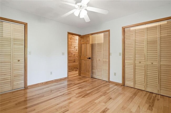 Building Photo - 946 Laurel Cir