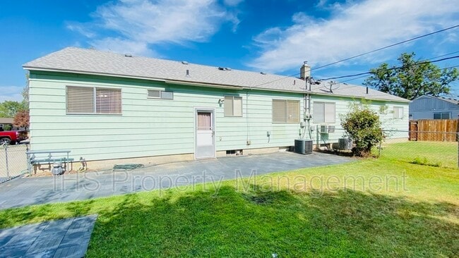 Building Photo - 502 Delafield Ave