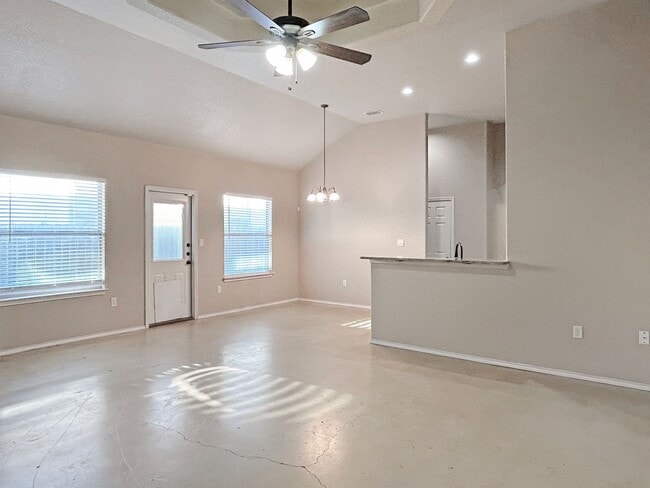 Building Photo - Beautiful Duplex Home In New Braunfels