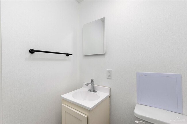 Building Photo - 15 S 6th St