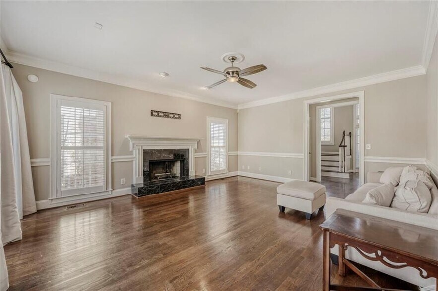 Building Photo - 1111 Lake Washington Dr NW