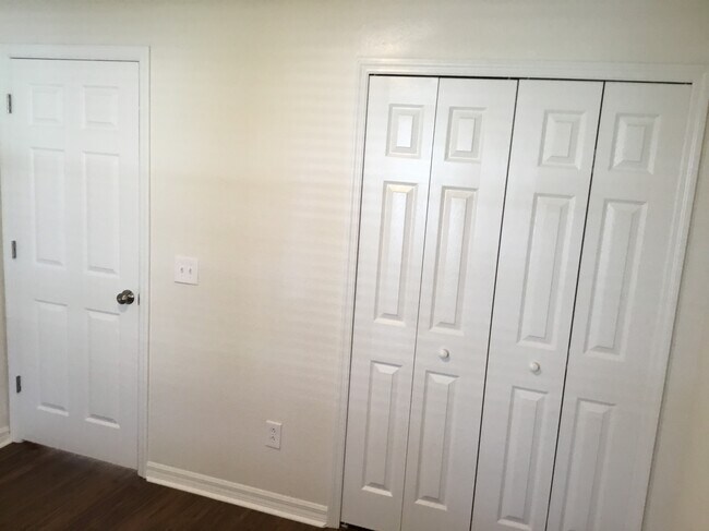 Building Photo - 914 Stallion Way