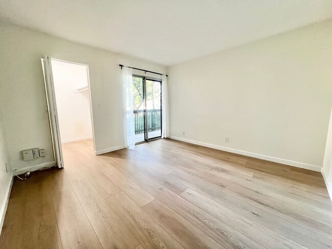 Building Photo - Gorgeous Stoneybrook Condo for Rent near C...