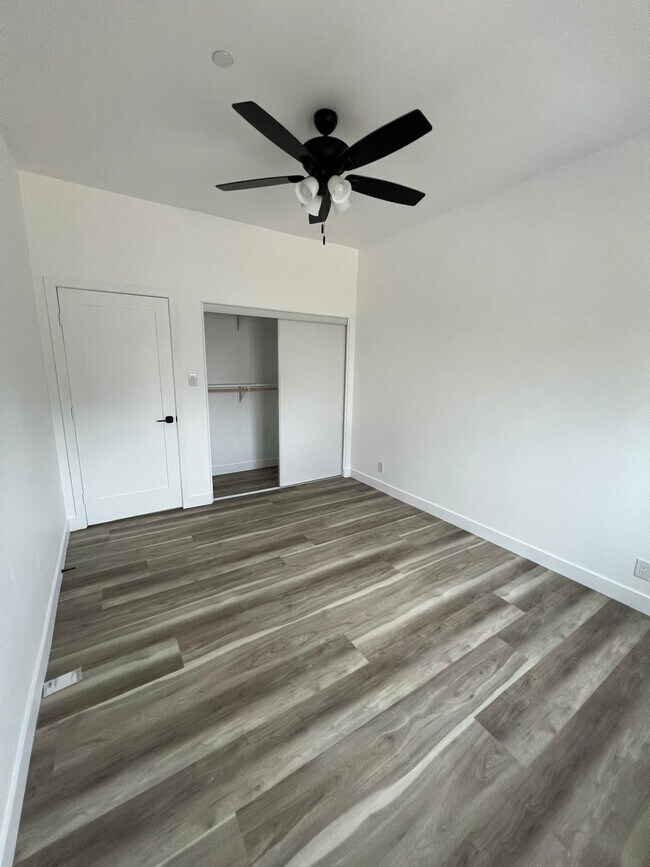 Building Photo - 13133 Olathe Rd