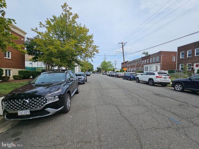 Building Photo - 1219 Oronoco St