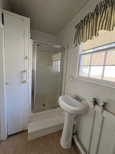 Building Photo - 169 Fleetwood Way