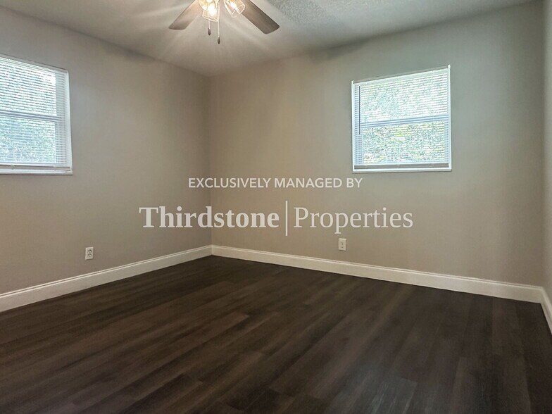 Building Photo - 8544 Oak Leaf Rd