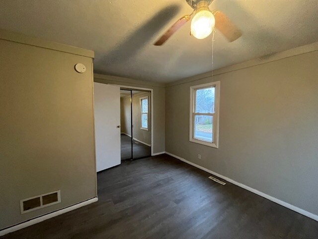 Building Photo - 608 E 4th St