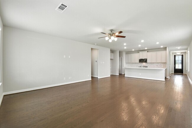 Building Photo - Spacious Home with Resort-Style Amenities